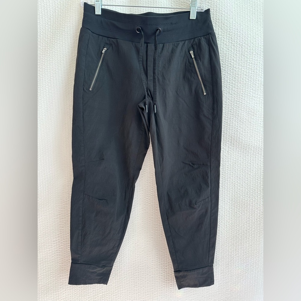 Athleta Trekkie North Jogger Black Pants Women’s 4 Petite Hiking Travel Zip